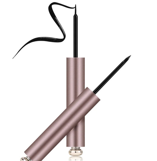Seidenschwarzer Eyeliner