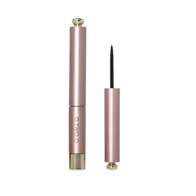 Seidenschwarzer Eyeliner